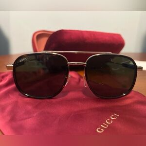 Gucci men’s aviator, black gold. receipt, bag, case eight months old.